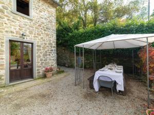 A garden outside Holiday Home Il Feudo by Interhome