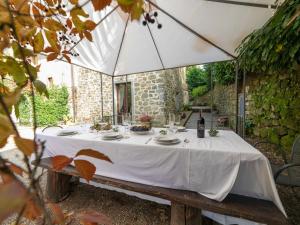 A garden outside Holiday Home Il Feudo by Interhome