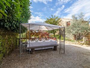 A garden outside Holiday Home Il Feudo by Interhome