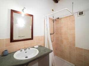 A bathroom at Holiday Home Il Feudo by Interhome