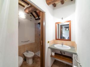 A bathroom at Holiday Home Il Feudo by Interhome