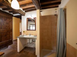 A bathroom at Holiday Home Il Feudo by Interhome
