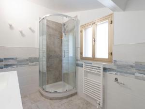 A bathroom at Apartment Gabriella by Interhome