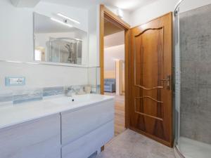 A bathroom at Apartment Gabriella by Interhome
