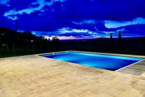 a swimming pool in a yard with a sky at Les chambres du vallon in Pomport
