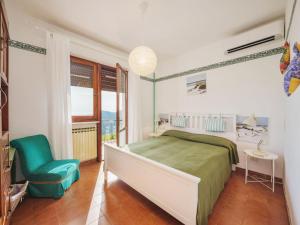 Un pat sau paturi într-o cameră la Holiday Home Casa Giulia by Interhome