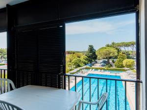 Bazén v ubytovaní Apartment Trilo-7 by Interhome alebo v jeho blízkosti
