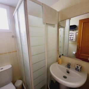 A bathroom at Xeraco Beach Alma