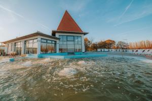 Bazén v ubytování TERMAL KRE-SPA nebo v jeho okolí