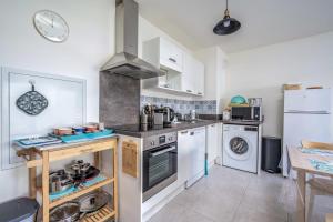 a kitchen with a stove and a dishwasher at Air-conditioned flat with terrace garage and close to beaches in Cannes