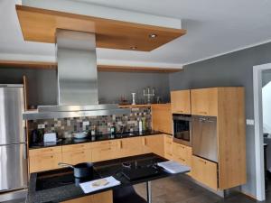Kuchyň nebo kuchyňský kout v ubytování Fully furbished 2bedroom luxury apt in city center