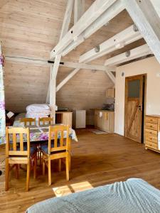 Χώρος καθιστικού στο Czarna Jachta - CZĘŚĆ DOMU NA WYŁĄCZNOŚĆ