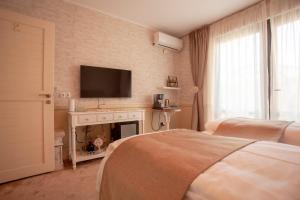 En eller flere senge i et værelse på Private Villa Gergana