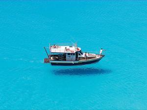 a boat with people on it in the water at Dammusi Ziunì in Lampedusa