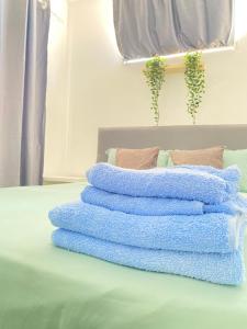 Łóżko lub łóżka w pokoju w obiekcie Best Rooms - Quarto 1 Plateau