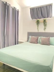 Łóżko lub łóżka w pokoju w obiekcie Best Rooms - Quarto 1 Plateau