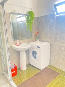 Łazienka w obiekcie Best Rooms - Quarto 1 Plateau