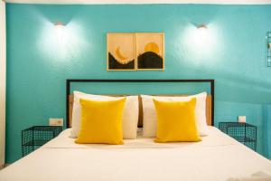 Fotografie z fotogalerie ubytování Central and Colorful Studio Flat in Alsancak v destinaci Izmir