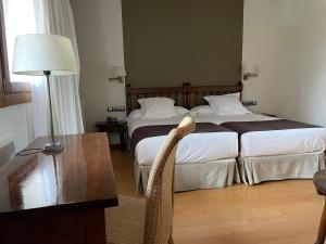 Łóżko lub łóżka w pokoju w obiekcie Parador de Puebla de Sanabria