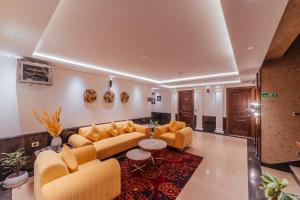 Area tempat duduk di The Ramayana Hotel, Ayodhya
