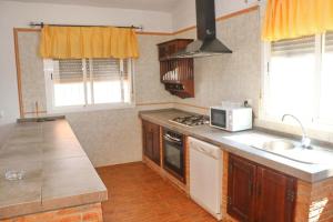 Kuchyňa alebo kuchynka v ubytovaní Chalet Cortijo 31
