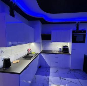 Kuchyňa alebo kuchynka v ubytovaní Apartamenty nad jeziorem Białym KA-BOATS