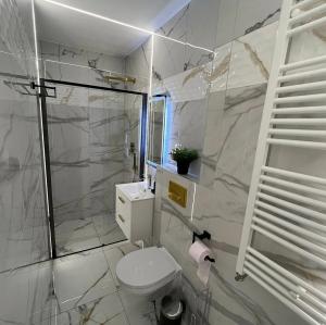 Kúpeľňa v ubytovaní Apartamenty nad jeziorem Białym KA-BOATS