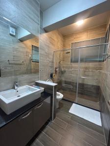 Koupelna v ubytování Sunshine Fonda Homestay + 37 fotografií