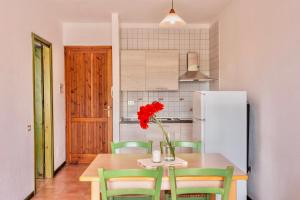Kuchyňa alebo kuchynka v ubytovaní Apartments in Santa Teresa di Gallura