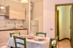 Kuchyňa alebo kuchynka v ubytovaní Apartments in Santa Teresa di Gallura + 5 fotografií