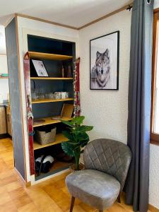 Knihovna v apartmánu