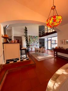 een woonkamer met een trap en een eetkamer bij 4 bedrooms villa with private pool furnished garden and wifi at Uceda in Uceda