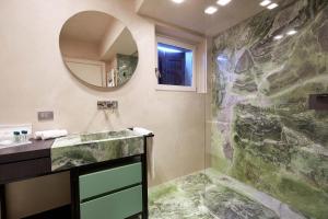 A bathroom at Atena Dolce Vita