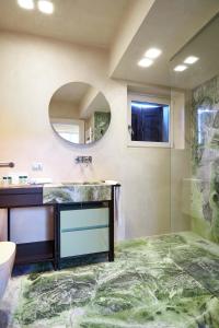 A bathroom at Atena Dolce Vita
