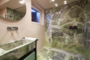 A bathroom at Atena Dolce Vita