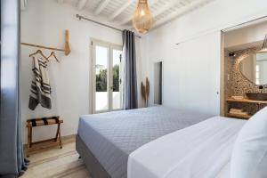 Posteľ alebo postele v izbe v ubytovaní Haka Suites Mykonos Town