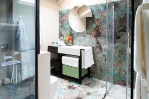A bathroom at Atena Dolce Vita