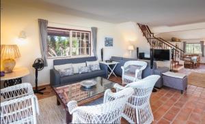 a living room with a couch and chairs at Sitio da Marinha in Lagoa