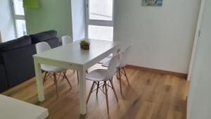 Imagen de la galería de Piso en el centro para 4 personas - Plaza Amboage - WIFI, en Ferrol