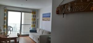 Area soggiorno di FiveStepsToSea - Beach Apartment Valencia