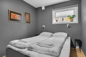 Postel nebo postele na pokoji v ubytování Modern easy-living apartment in nice neighborhood