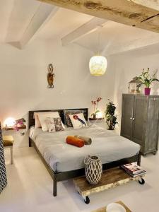 Postel nebo postele na pokoji v ubytování Grand Studio 30m avec jardin proche des plages