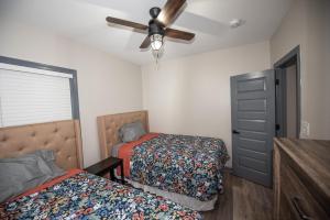 a bedroom with two beds and a ceiling fan at Dawsonville Retreat in Dawsonville