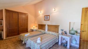 Postel nebo postele na pokoji v ubytování Casa Rural Pelijas Fontanar by Ruralidays + 19 fotografií