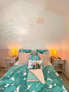 Postel nebo postele na pokoji v ubytování Hotel De la Plage