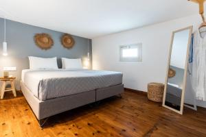 Posteľ alebo postele v izbe v ubytovaní Haka Suites Mykonos Town