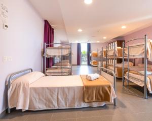 Cama o camas de una habitación en Albergue "El Río"