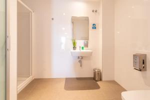 Un baño de Albergue "El Río"