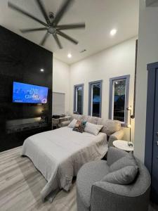 a bedroom with a bed and a couch and a tv at Perfectly located 2 bed/2 full bathroom/1 sofa bed in Bentonville +13 photos