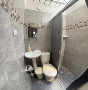 Kúpeľňa v ubytovaní Agradable casa en Buga junto a la basílica